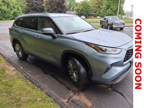 Used 2023 Toyota Highlander Platinum AWD/4WD image 4