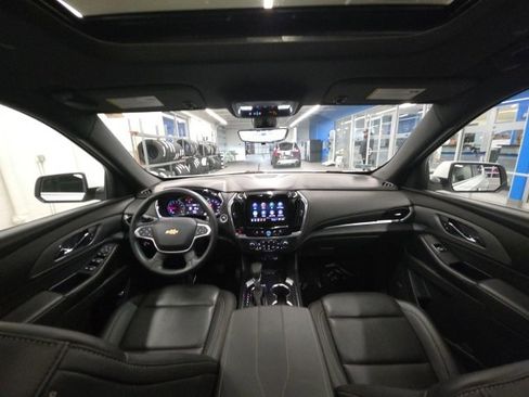 Used 2023 Chevrolet Traverse LT w/ LT Premium Package image 13