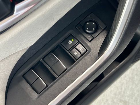 Used 2020 Toyota RAV4 XLE Premium image 47