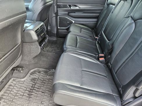 Used 2024 Jeep Wagoneer L Series II w/ Flexible Seating Group RWD image 30