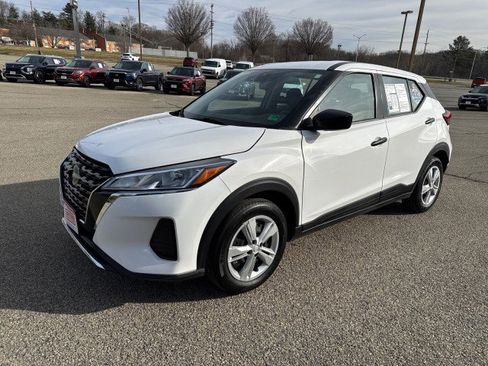Used 2024 Nissan Kicks S image 1