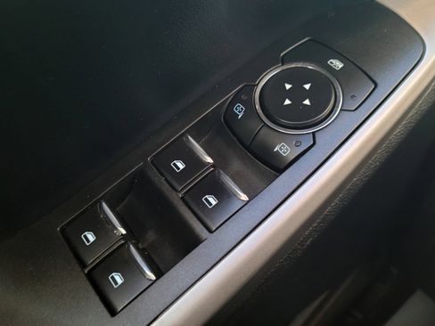 Used 2020 Ford Explorer XLT w/ Comfort Package image 16