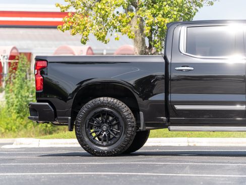 Used 2025 Chevrolet Silverado 1500 High Country w/ Technology Package AWD/4WD image 5
