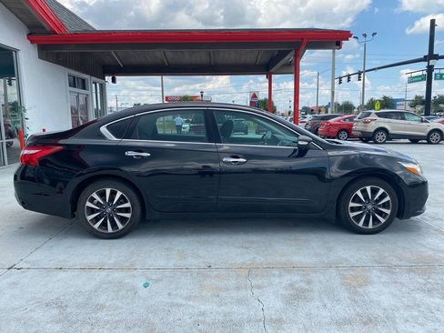 Used 2017 Nissan Altima 2.5 SV w/ Convenience Package FWD image 6