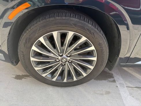 Used 2024 Hyundai Palisade Calligraphy image 18