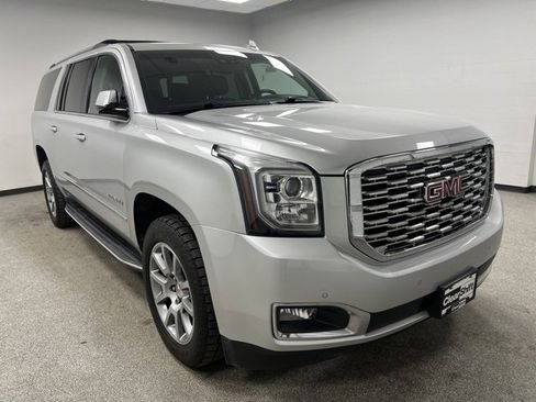 Used 2020 GMC Yukon XL Denali image 2