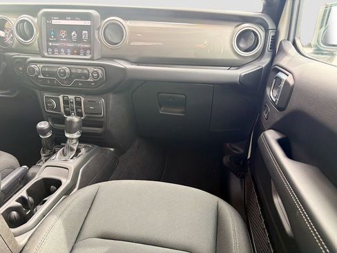 Used 2022 Jeep Wrangler Unlimited Sahara image 17