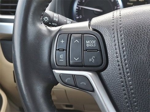 Used 2019 Toyota Highlander Limited image 22