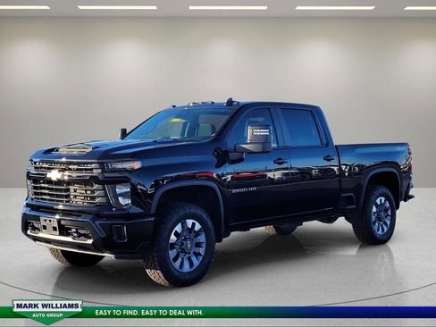 Used 2024 Chevrolet Silverado 2500 Custom w/ Custom Value Package image 8