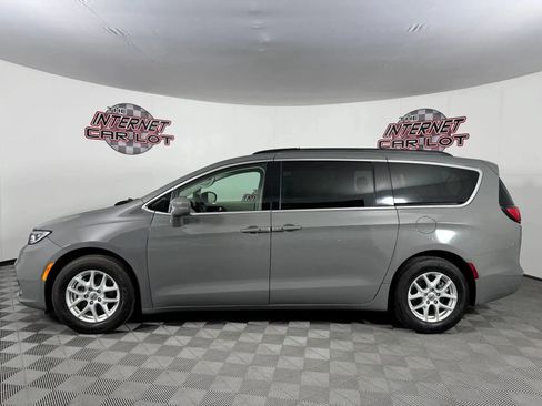 Used 2022 Chrysler Pacifica Touring-L FWD image 4