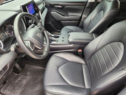 Used 2023 Toyota Highlander XLE image 5
