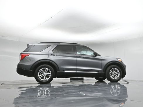 Used 2023 Ford Explorer XLT image 54