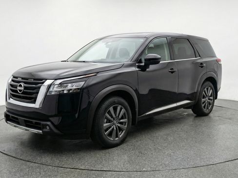 Used 2025 Nissan Pathfinder SV image 3