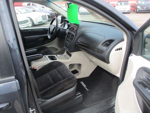 Used 2017 Dodge Grand Caravan SXT FWD image 7
