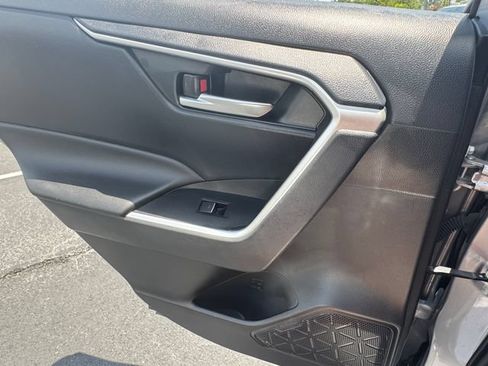 Used 2025 Toyota RAV4 XLE FWD image 16