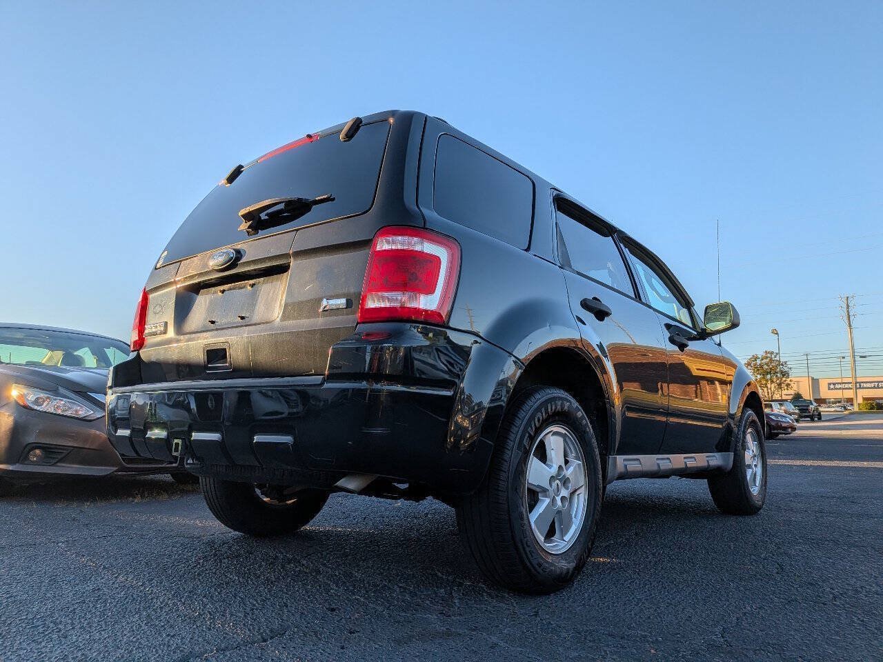 Used 2011 Ford Escape XLT w/ 202A Rapid Spec Order Code FWD image 17