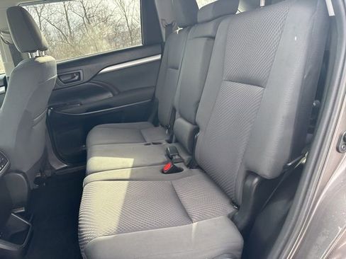 Used 2019 Toyota Highlander LE image 20
