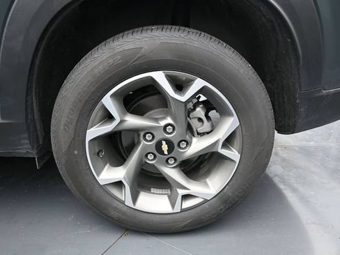 Used 2025 Chevrolet Trax LT w/ LT Convenience Package FWD image 10