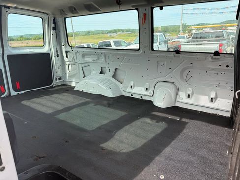 Used 2012 Ford E-350 and Econoline 350 Super Duty w/ Insulation Pkg RWD image 9