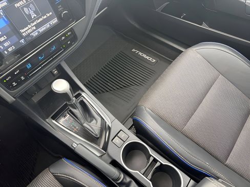 Used 2018 Toyota Corolla SE w/ SE Premium Package FWD image 19