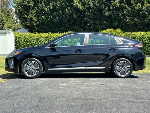 Used 2022 Hyundai Ioniq SEL FWD image 2