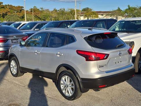 Used 2018 Nissan Rogue Sport SV w/ SV Technology Package FWD image 3