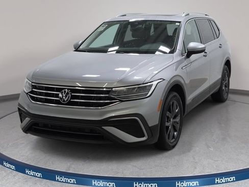 Used 2022 Volkswagen Tiguan SE AWD/4WD image 1