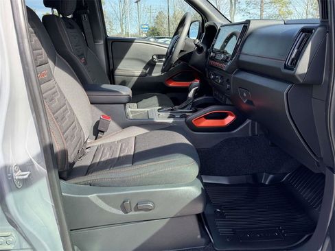 Used 2025 Nissan Frontier PRO-4X w/ Pro Convenience Package image 15