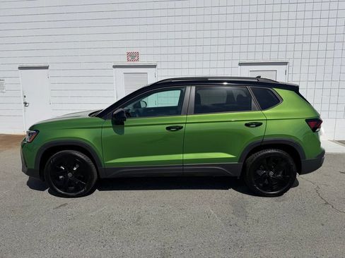 New 2026 Volkswagen Taos SE FWD image 3