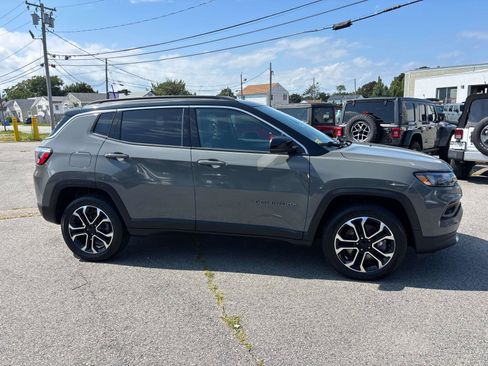 Used 2024 Jeep Compass Limited AWD/4WD image 2