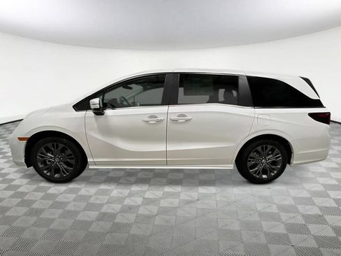 New 2026 Honda Odyssey Touring image 3