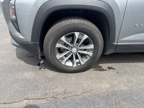Used 2026 Chevrolet Equinox LT AWD/4WD image 11