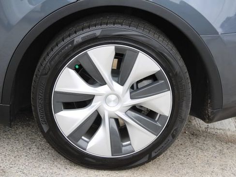 Used 2023 Tesla Model Y Long Range AWD/4WD image 8