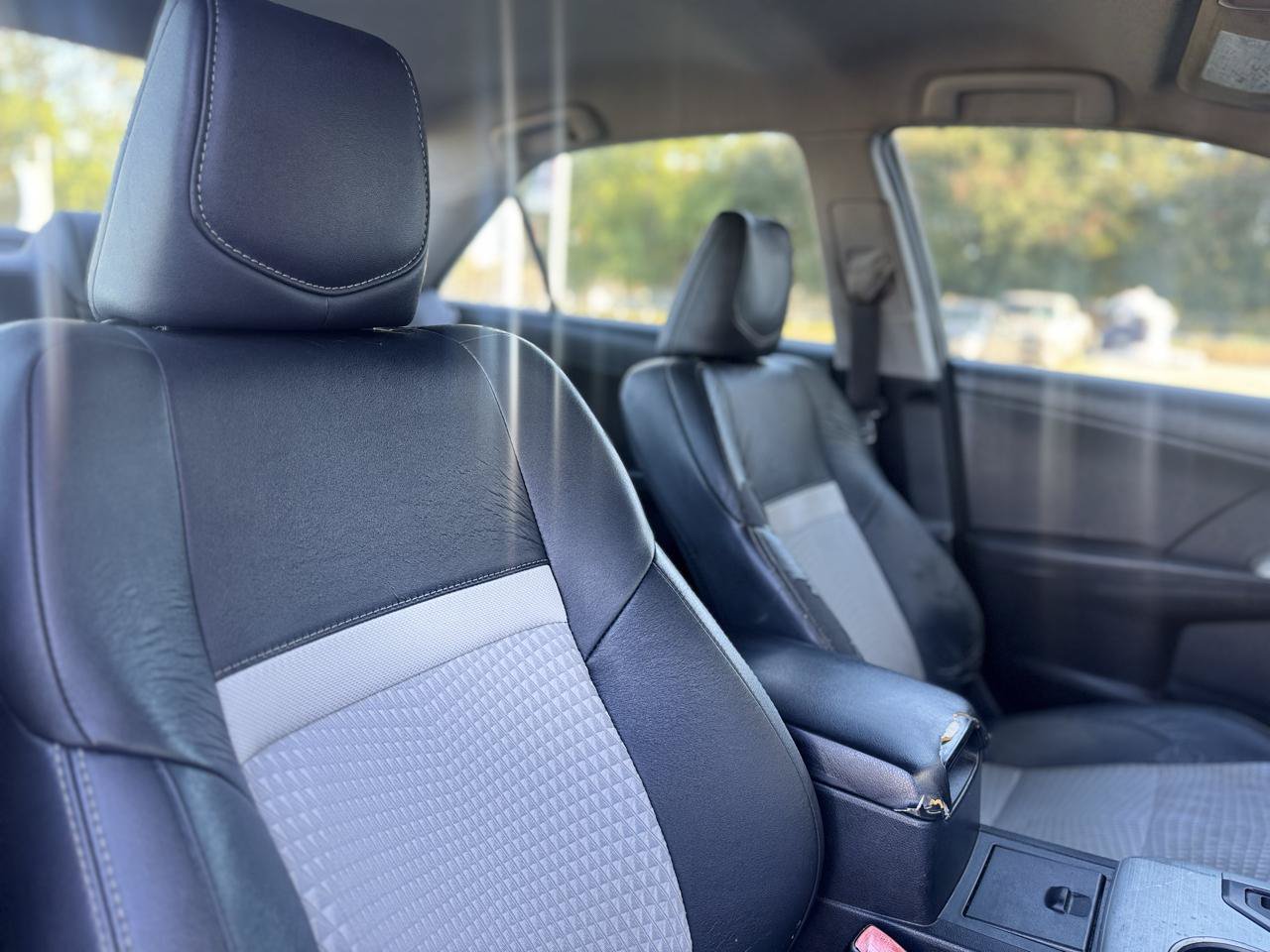 Used 2012 Toyota Camry SE FWD image 48