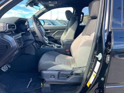 Used 2025 Toyota Tacoma TRD Sport image 13