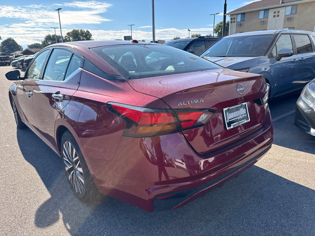 Used 2025 Nissan Altima 2.5 SV FWD image 5