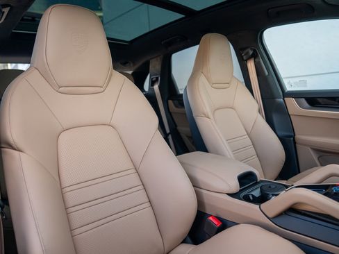 New 2026 Porsche Cayenne GTS AWD/4WD image 28
