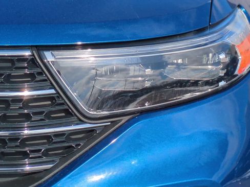 Used 2023 Ford Explorer XLT image 11