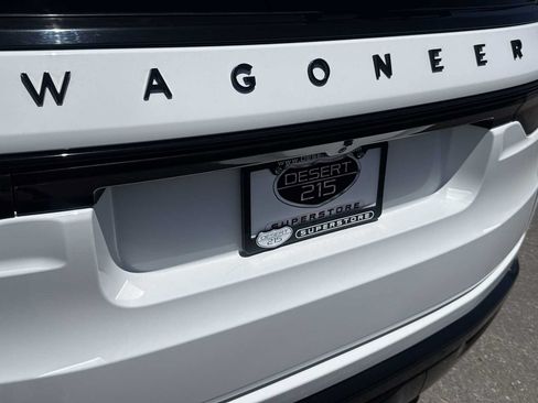 Used 2023 Jeep Wagoneer Series II AWD/4WD image 11