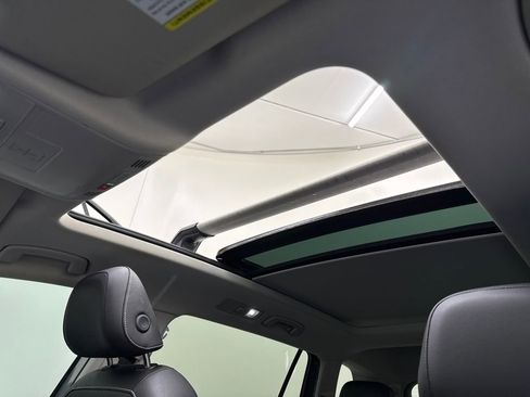 Used 2021 Volkswagen Tiguan SEL w/ 3-Row Tiguan MDO Package image 22