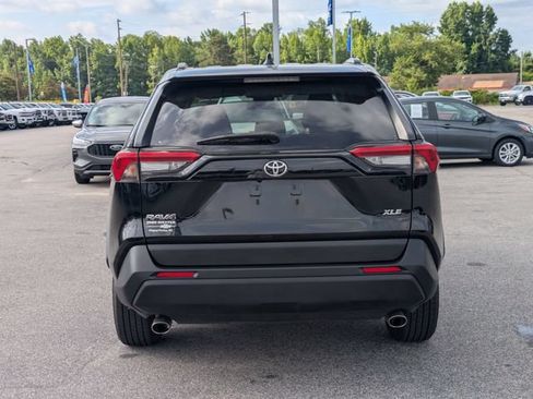 Used 2022 Toyota RAV4 XLE FWD image 4