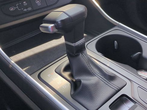 Used 2025 Kia Carnival FWD image 20