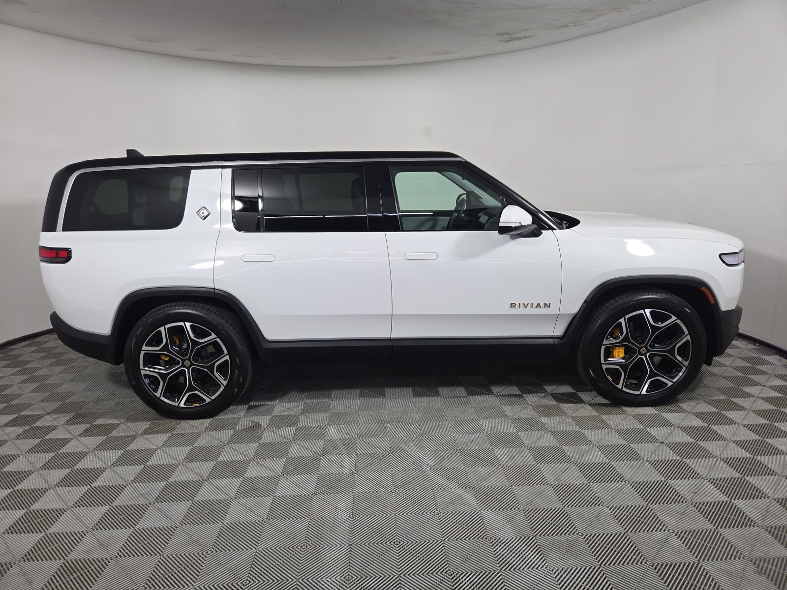 Used 2024 Rivian R1S Adventure Quad AWD/4WD image 6