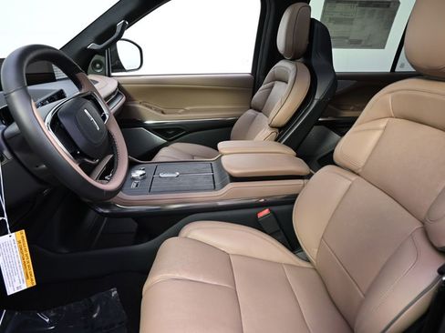 New 2026 Lincoln Navigator L Black Label AWD/4WD image 13