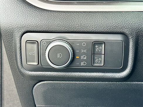 Used 2021 Ford Explorer XLT w/ Equipment Group 202A image 10