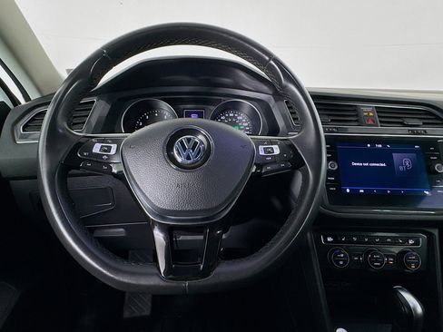 Used 2020 Volkswagen Tiguan SE w/ Panoramic Sunroof Package FWD image 11