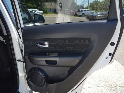Used 2012 Kia Soul + FWD image 24
