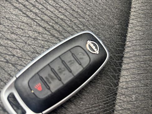 Used 2025 Nissan Rogue SV image 24