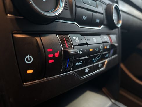 Used 2017 Ford Explorer XLT w/ Equipment Group 202A image 25