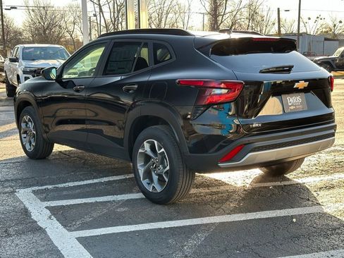 New 2026 Chevrolet Trax LT w/ Driver Confidence Package image 8